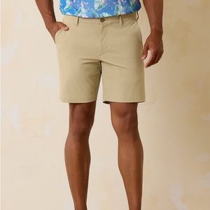 Like New Men's Tommy Bahama Island Zone Chip Shot shorts in Khaki